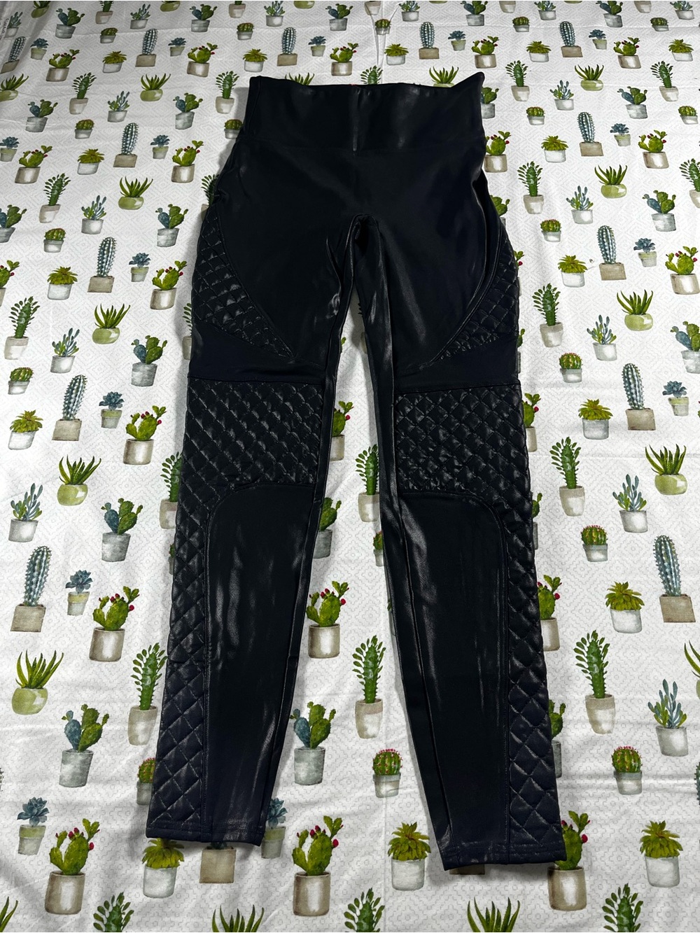 Spanx Women’s Black Quilted Faux Leather Leggings Size Medium